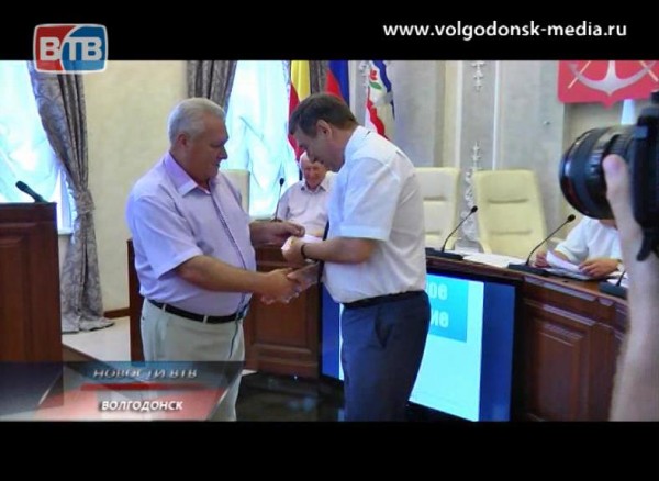 Волгодонские чиновники и депутаты получили юбилейные медали областного профсоюза работников культуры