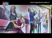 Остановочные пункты в Волгодонске продолжают украшать баннерами с фотографиями лучших творческих коллективов Волгодонска