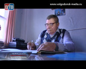 Директор школы хутора Ясырёв Волгодонского района Василий Хохлов сегодня отмечает свой 70-летний юбилей
