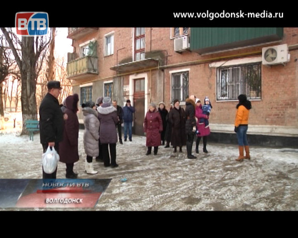 Жители дома 52 по улице Морской уже две недели живут без горячей воды