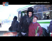 Восьмого марта жительницам Волгодонска дарили цветы даже в общественном транспорте