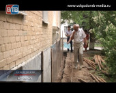 Ход работ по капитальному ремонту многоквартирного дома по улице Ленина, 16 проинспектировали представители Администрации Волгодонска