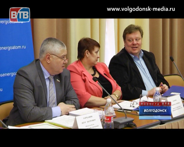 Бюджет-2015 и схема размещения рекламных конструкций — главные темы ноябрьского заседания Думы Волгодонска.