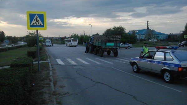 В понедельник вечером в Волгодонске водитель на тракторе сбил пешехода