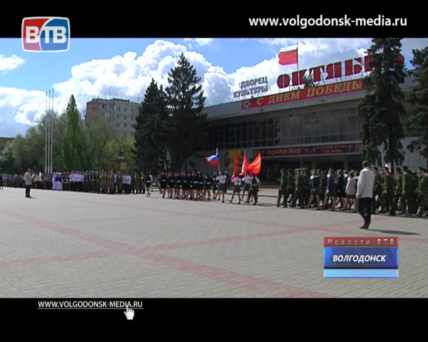 В Волгодонске прошел ежегодный смотр строя и песни молодежных отрядов «Мы – будущее России»