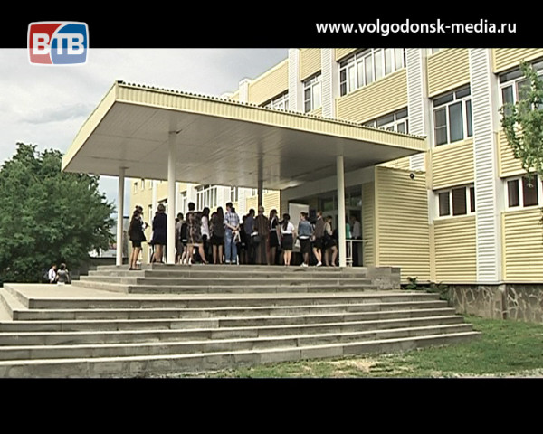 Волгодонские школьники сегодня сдавали первый Единый государственный экзамен