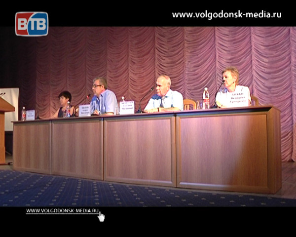 Андрей Иванов провел информационную встречу, где ответил на вопросы горожан
