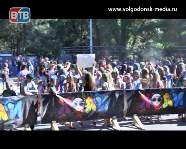 В Волгодонске состоялся двухдневный фестиваль красок холи