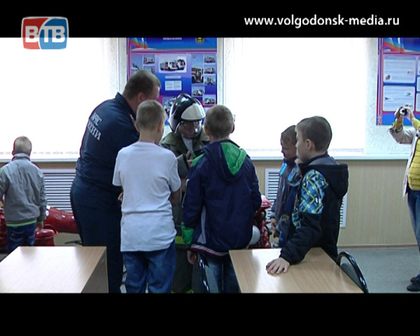 Воспитанники социально-реабилитационного центра «Аистенок»  познакомились с профессией пожарного