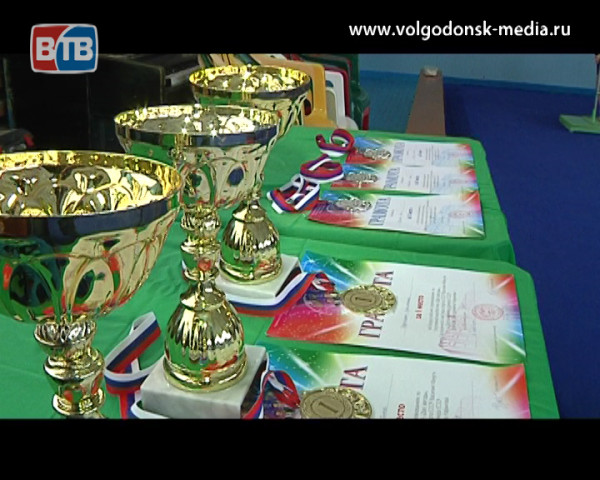 Волгодонские акробаты взяли золото и серебро на Всероссийских соревнованиях