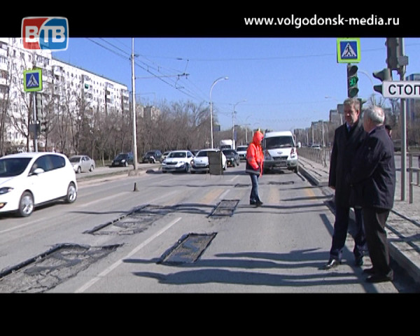 В Волгодонске стартовал ямочный ремонт дорог