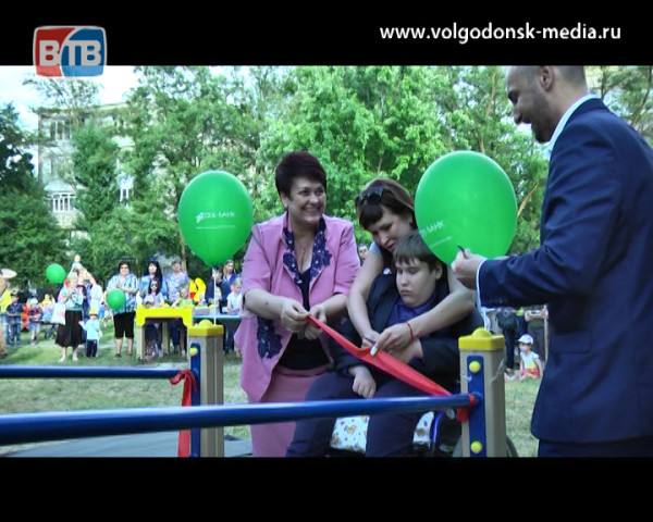 Открыта первая в Волгодонске инклюзивная детская площадка