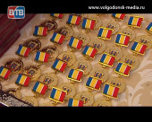 В Администрации Волгодонска вручили памятные знаки «80-летия Ростовской области»