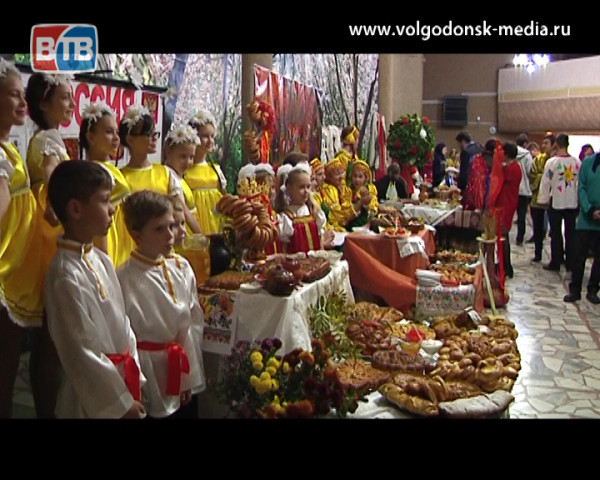 Вкусно и весело. Молодежь Волгодонска представила все разнообразие традиционных блюд и обычаев жителей Дона