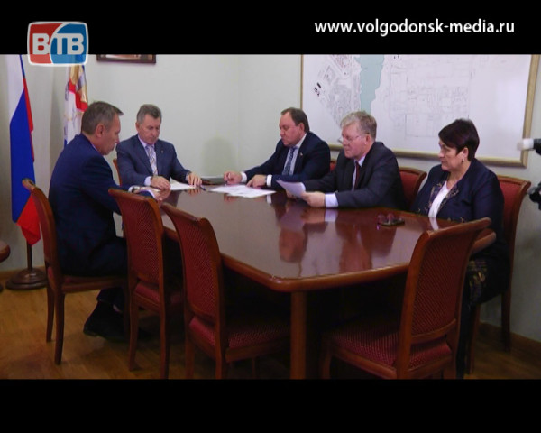 Волгодонск с рабочим визитом посетил депутат государственной Думы Виктор Дерябкин