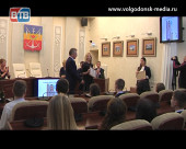 Одаренной молодежи Волгодонска вручили свидетельства о присуждении ежегодных премий в Администрации города