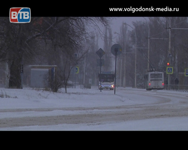 В Волгодонске зафиксировано 14, 5 тысяч кв.м. ям и выбоин на дорогах