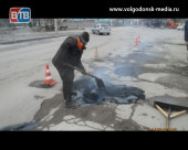 В Волгодонске начали ямочный ремонт дорог