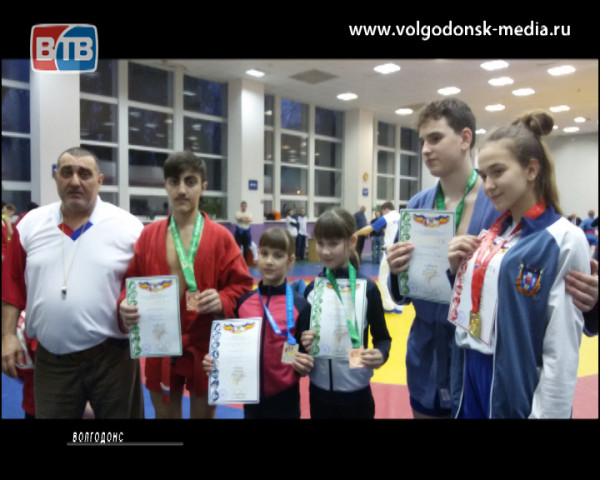 Волгодонские спортсмены завоевали медали на Первенстве Ростовской области по борьбе самбо