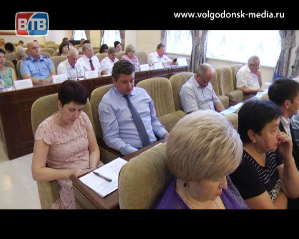 На майском заседании городской Думы народные избранники обсудили  состояние санитарно-эпидемиологического благополучия населения Волгодонска