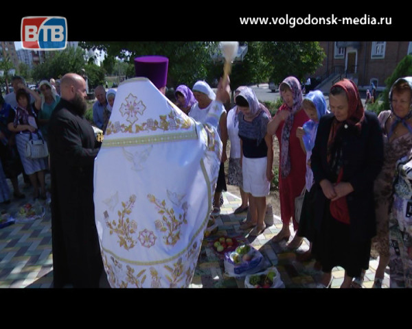 Православные христиане Волгодонска отметили Яблочный спас или Преображение Господне