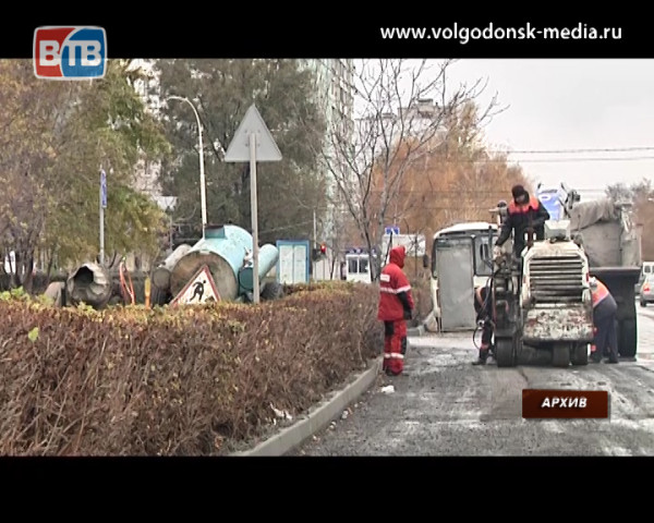 В Волгодонске продолжается ремонт автодорожного покрытия, работы завершены на десяти объектах
