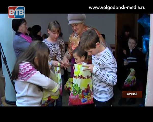 Сладкие новогодние подарки для детей Волгодонска поставит фирма из Тамбова