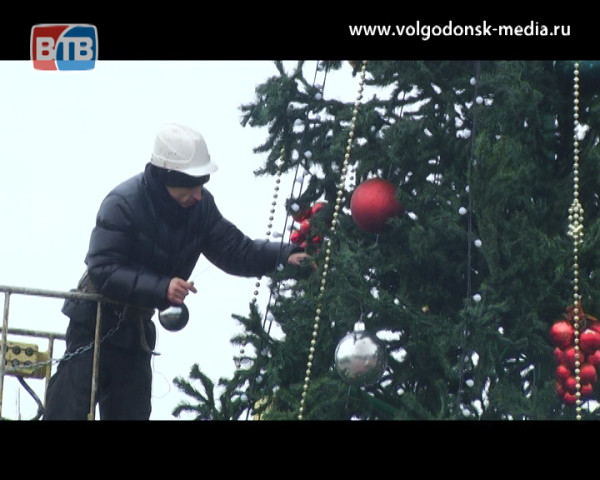 Волгодонск начали украшать к Новому году
