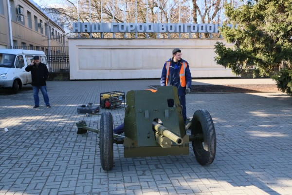 У входа в парк Победы установили 45-тимиллиметровую противотанковую пушку образца 1937 года