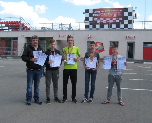 Команда автомоделистов Волгодонской СЮТ стал лучшей на областных соревнованиях по автомодельному спорту