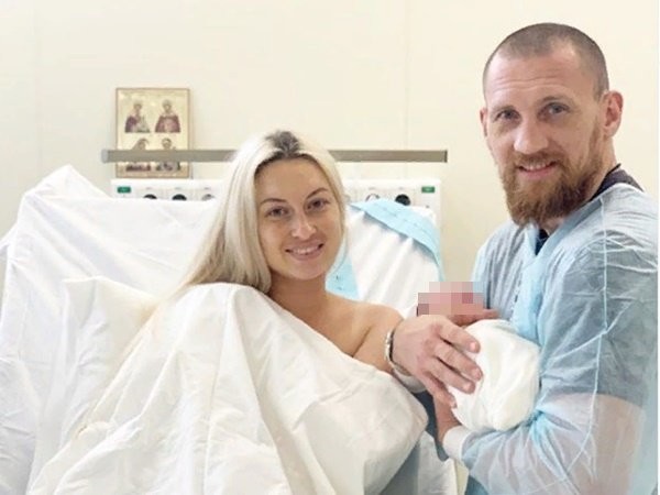 Донской боксер Дмитрий Кудряшов в третий раз стал отцом