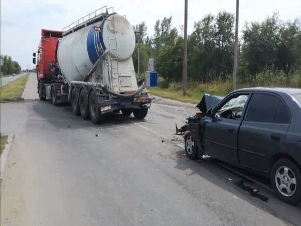 В Волгодонске при столкновении легкового авто и цистерны пострадал 21-летний парень