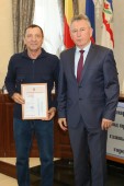 Глава администрации Волгодонска наградил водителей, занятых в тушении сентябрьского пожара на полигоне ТБО