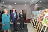 Глава администрации Виктор Мельников поздравил коллектив Детской художественной школы с ее 40-летием