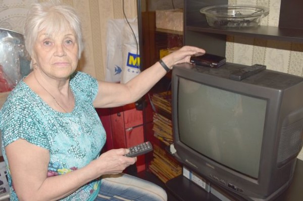 Опрос: 70% жителей России узнают новости с экранов телевизоров