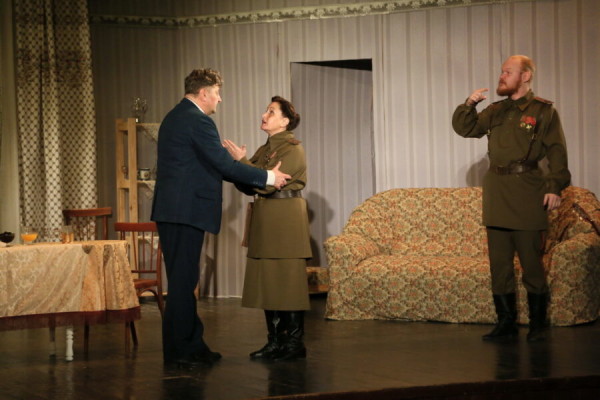 В Волгодонском молодежном драматическом театре состоялся премьерный показ спектакля «Так и будет»