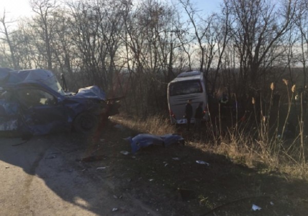 Автобус, грузовик и три легковых автомобиля столкнулись на дороге Ростов – Волгодонск
