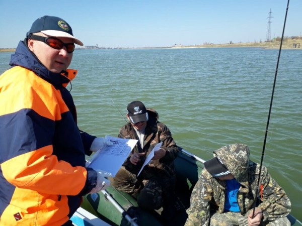 Полицейские, спасатели и Роспотребнадзор провели рейд по Сухо-Соленовскому заливу