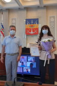 В администрации Волгодонска наградили муниципальных служащих в связи с Днем местного самоуправления