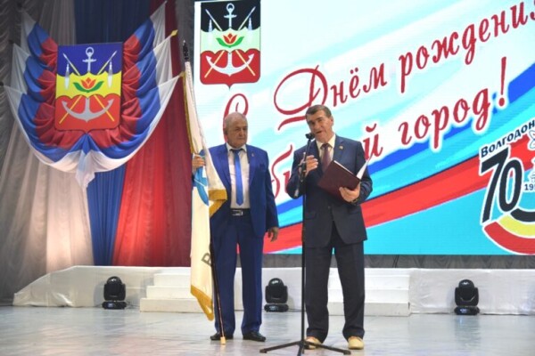 Ветеранская организация Ростовской атомной станции приняла знамя лидера