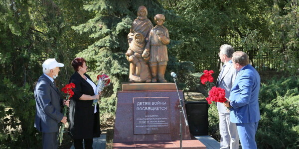 В Волгодонске открыт новый памятник – он посвящен детям войны