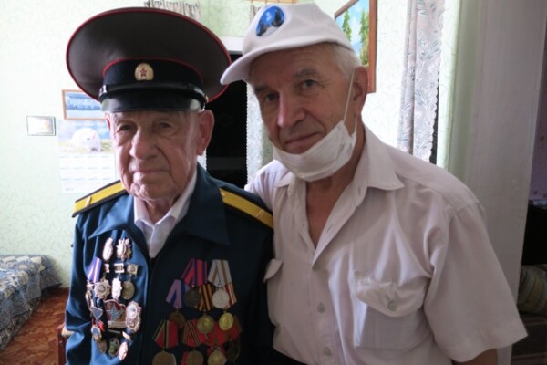 Ветераны – участники Курской битвы и освобождения Ростовской области и Белоруссии принимают поздравления дома