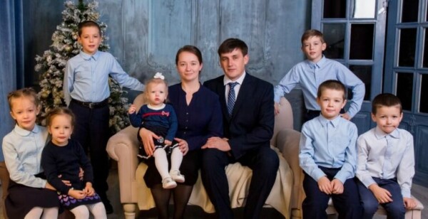 Многодетная мать из Волгодонска Оксана Темирова отмечена почетным дипломом губернатора Ростовской области «За заслуги в воспитании детей»