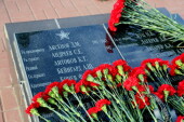 «Все что мы знаем о нем – он погиб за Отчизну»: в Волгодонске в День неизвестного солдата возложили цветы к братским могилам