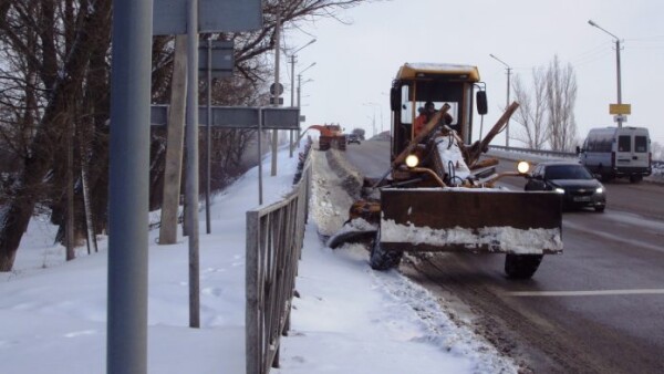 На двух трассах Ростовской области ограничили движение для автобусов из-за снегопада
