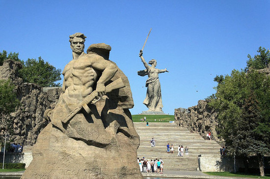 В России отмечают День победы в Сталинградской битве