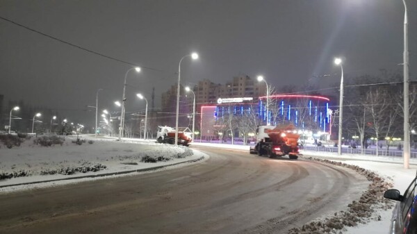 Колонны спецтехники для уборки снега были выведены на улицы Волгодонска