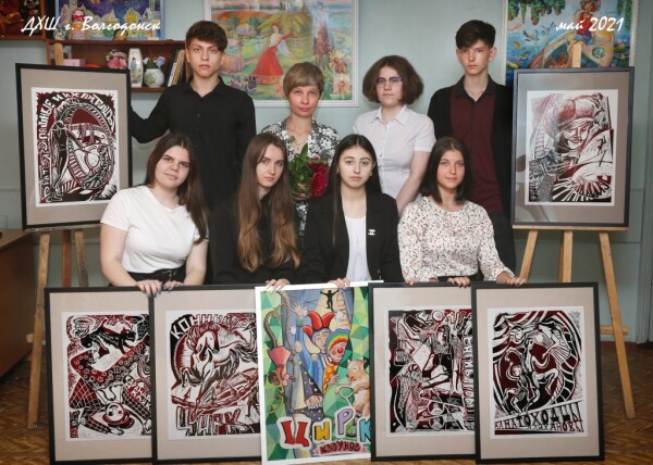 Выпускники МБУ ДО Детская художественная школа 2020-2021 учебного года получили свидетельства об окончании школы