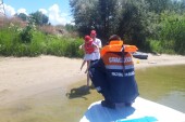 На Цимлянском водохранилище спасатели пришли на помощь рыбаку и его дочери