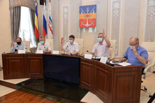 Депутаты единогласно проголосовали за присвоение «Почетного гражданина Волгодонска» штукатуру ударных строек Людмиле Рудь
